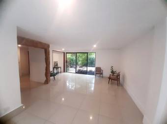 Se vende moderna casa con patio en San Rafael de Escazú 23-3096  