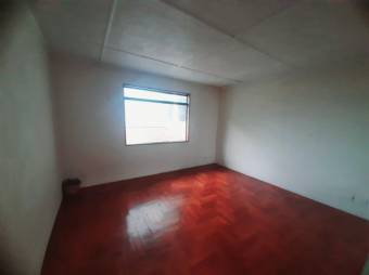 Se vende moderna casa con patio en San Rafael de Escazú 23-3096  