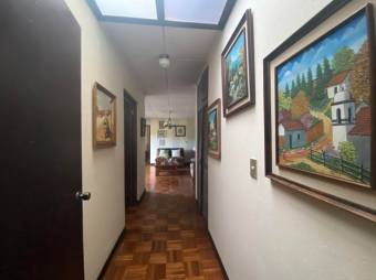 Se vende espaciosa casa con gran lote en San Rafael de 