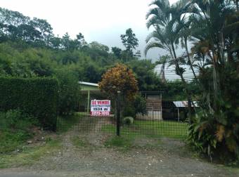 Se vende casa Santa Teresita de Turrialba.