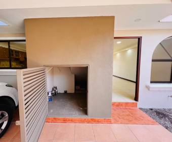 Two-story house for sale in Alajuela downtown in the Esteban residential area.