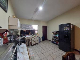 Se vende espaciosa casa en Guácima de Alajuela 25-437