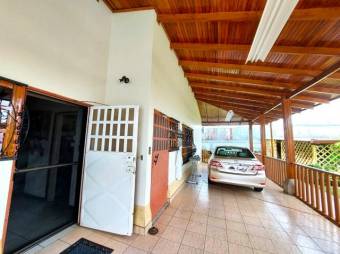 Se vende propiedad con amplio patio en Jesus Santa Barbara A24-1075