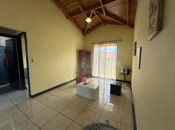 Se vende propiedad con amplio patio en Barrantes Flores A24-959