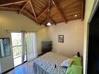 Se vende propiedad con amplio patio en Barrantes Flores A24-959