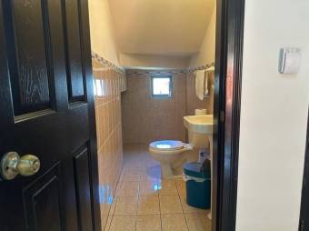 Se vende propiedad con amplio patio en Barrantes Flores A24-959