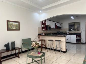 Se vende propiedad con amplio patio en Barrantes Flores A24-959