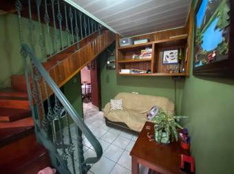 Se vende espaciosa propiedad en Santo Domingo Heredia A23-1278