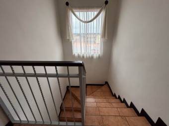 Se vende moderna casa en condominio de San Francisco de Heredia 25-444