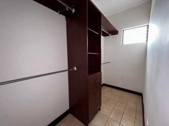 Se vende moderna casa en condominio de San Francisco de Heredia 25-444