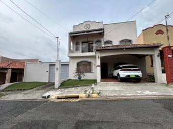 Se vende moderna casa en condominio de San Francisco de Heredia 25-444