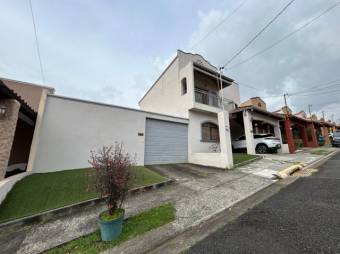 Se vende moderna casa en condominio de San Francisco de Heredia 25-444