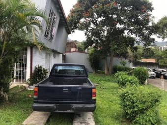 Se vende espaciosa casa de 2 plantas en San Rafael de Escazú 25-257