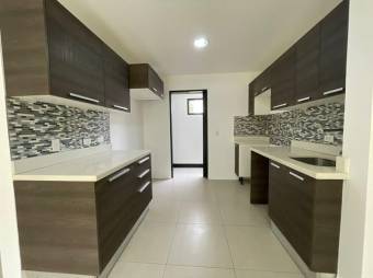 Se vende moderna casa en condominio de Brasil en Santa Ana 24-732