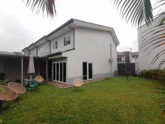 Se vende moderna casa en condominio de San Rafael en Escazú 24-1529