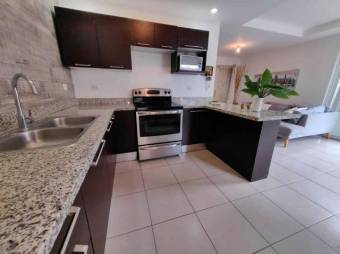 Se vende moderna casa en condominio de San Rafael en Escazú 24-1529