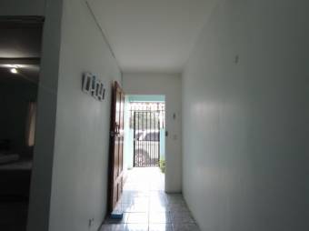 Se vende propiedad con casa y dos apartamentos en Santo Tomas Santo Domingo A23-2209