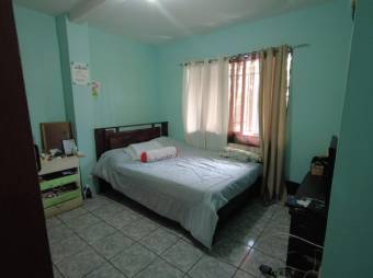 Se vende propiedad con casa y dos apartamentos en Santo Tomas Santo Domingo A23-2209