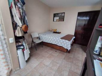 Se vende espaciosa propiedad con amplio patio en Zapote San Jose A24-1248