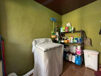 Se vende espaciosa casa en Catedral San Jose A23-609