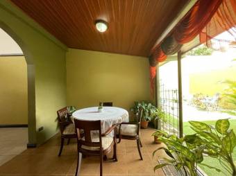 Se vende espaciosa casa en Catedral San Jose A23-609