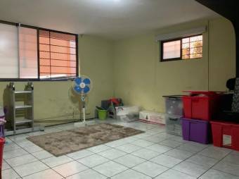 Se vende espaciosa casa en Catedral San Jose A23-609