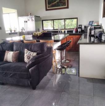 En venta quinta c/casa y cabañas faldas del volcán Poas