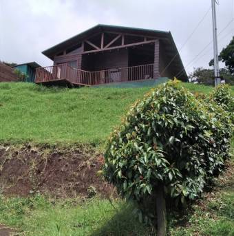 En venta quinta c/casa y cabañas faldas del volcán Poas