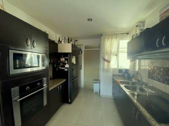 Se vende casa con espaciosa terraza en San Pablo Heredia A24-1513