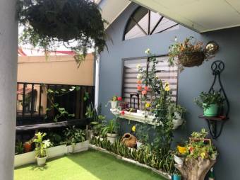 Se vende propiedad con terraza con jardin en San Pablo Heredia A24-417