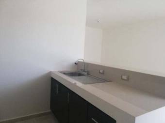 Se alquila apartamento en condominio de San Antonio de Alajuela 25-470