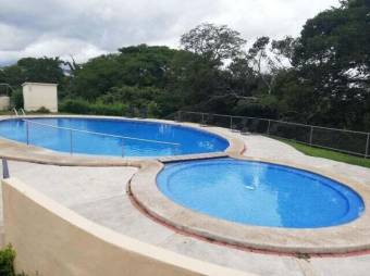 Se alquila apartamento en condominio de San Antonio de Alajuela 25-470