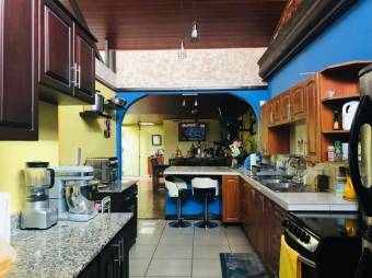 Se vende espaciosa casa con uso de suelo mixto  en Catedral San Jose A24-835