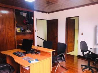 Se vende espaciosa casa con uso de suelo mixto  en Catedral San Jose A24-835