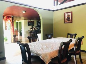 Se vende espaciosa casa con uso de suelo mixto  en Catedral San Jose A24-835