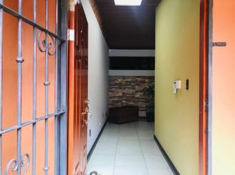 Se vende espaciosa casa con uso de suelo mixto  en Catedral San Jose A24-835