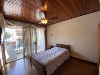 Se alquila moderna casa amoblada con patio en Alajuela 25-471