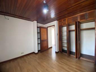 Se alquila moderna casa amoblada con patio en Alajuela 25-471