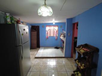 Se vende propiedad con 3 casas y 2 apartamentos en San Isidro Heredia A23-1450