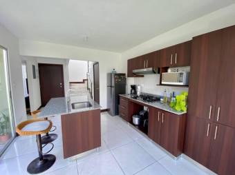 Se vende moderna casa en condominio de Tejar en El Guarco 25-476