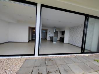 Se vende moderno apartamento en edificio de San Rafael San José 25-483