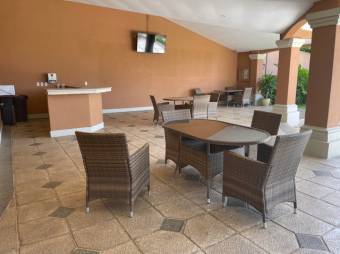 Se vende moderna casa en condominio de San Rafael Escazú 23-883