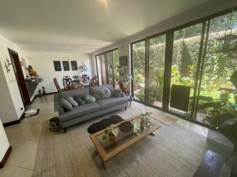 Se vende moderna casa en condominio de San Rafael Escazú 23-883