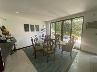 Se vende moderna casa en condominio de San Rafael Escazú 23-883