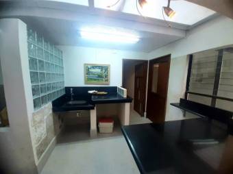 Se vende moderna casa en condominio de San Rafael Escazú 23-3096