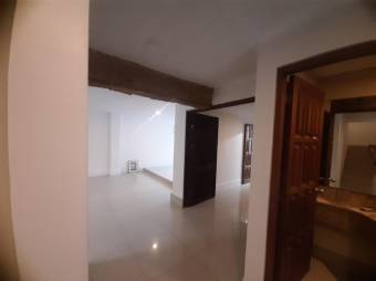 Se vende moderna casa en condominio de San Rafael Escazú 23-3096