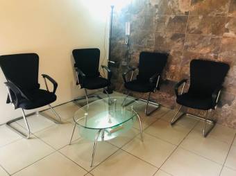 Se vende amplia propiedad de 387m2 en Catedral de San José 24-835