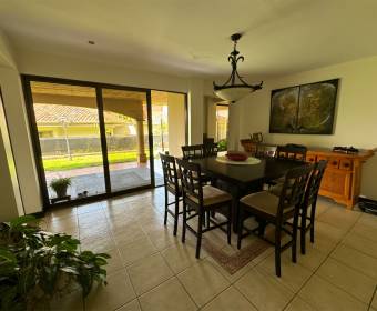 Casa a la venta en condominio Las Vueltas, en La Guacima, Alajuela.