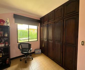 Casa a la venta en condominio Las Vueltas, en La Guacima, Alajuela.