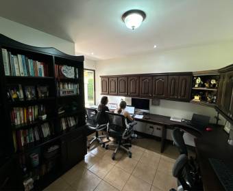 Casa a la venta en condominio Las Vueltas, en La Guacima, Alajuela.